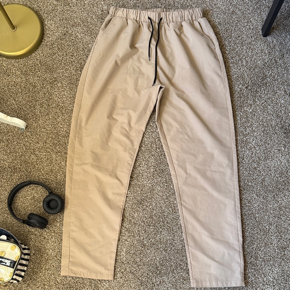 SHEIN Men's Beige Joggers with Drawstring